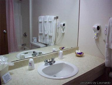 Rodeway Inn Little Falls Стая снимка