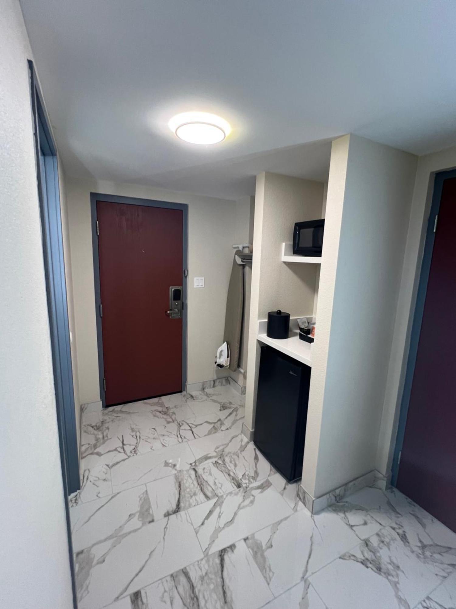Rodeway Inn Little Falls Екстериор снимка